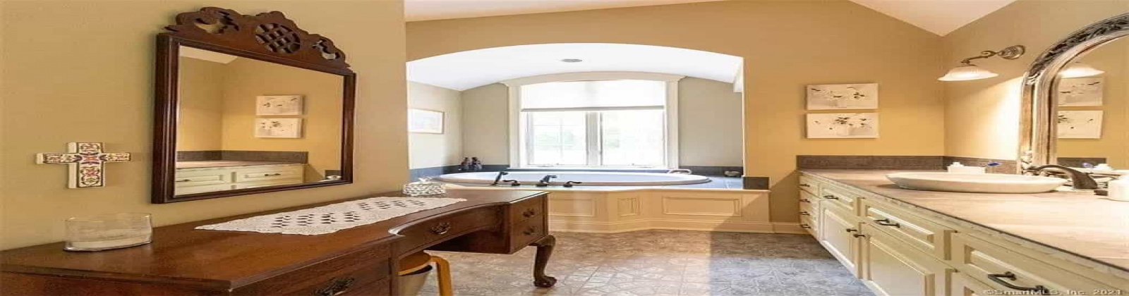 77 Hemlock Valley Rd, East Haddam, Connecticut 06423, 3 Bedrooms Bedrooms, ,3 BathroomsBathrooms,Villa,For Sale,Hemlock Valley Rd,1047